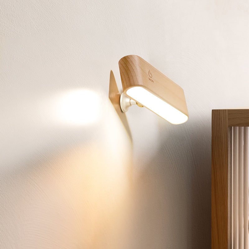 Stolová lampa z masívneho dreva s magnetickým nabíjaním